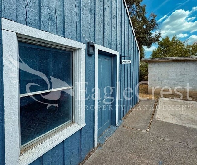 Roseville Lane Apartments