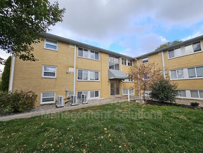 Photo - 1835 E 8th St