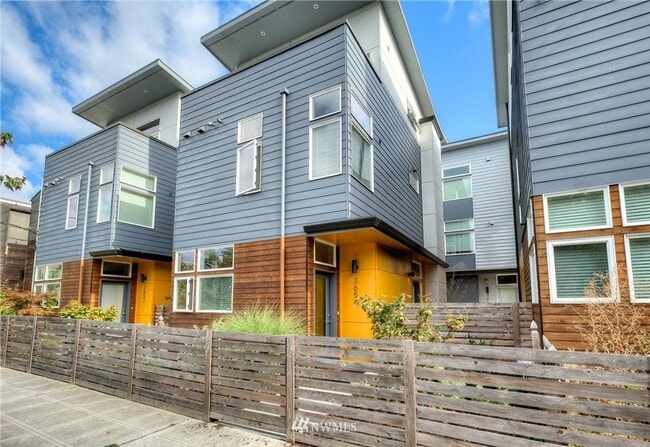 LIKE NEW LUXURY GENESEE PARK TOWNHOME AVAI... - LIKE NEW LUXURY GENESEE PARK TOWNHOME AVAI...