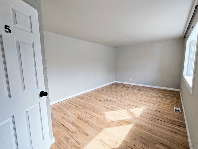 Photo - 9210 Meade St