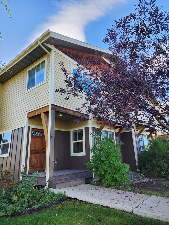 Beautiful 4 bedroom townhome - Beautiful 4 bedroom townhome