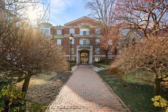 Building Photo - 130 Mt Auburn St Unit 311
