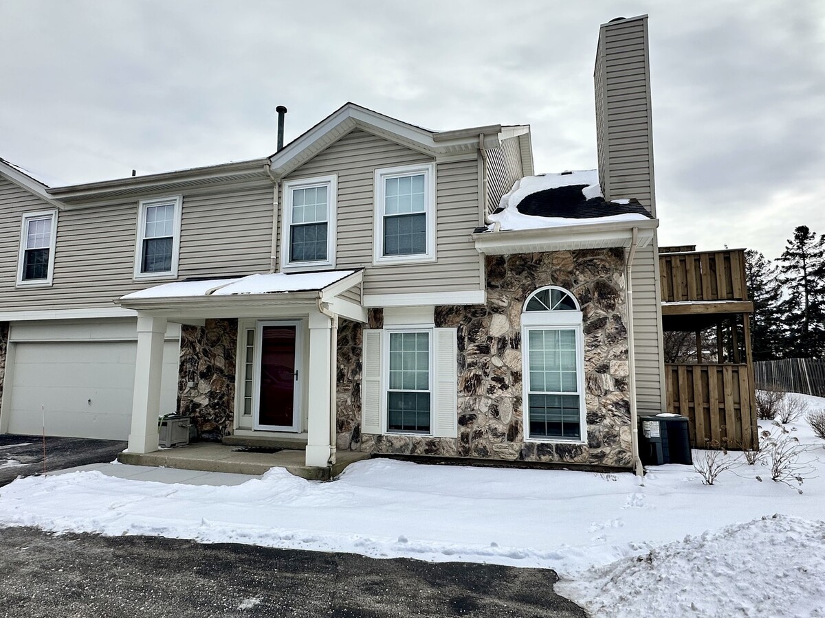 Photo - 3S092 Timber Dr Townhome