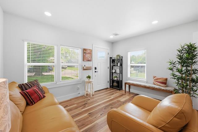 Photo - 303 Brodie St