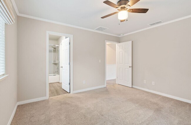 Photo - **Welcome Home to Your Dream Residence in Roseville!**