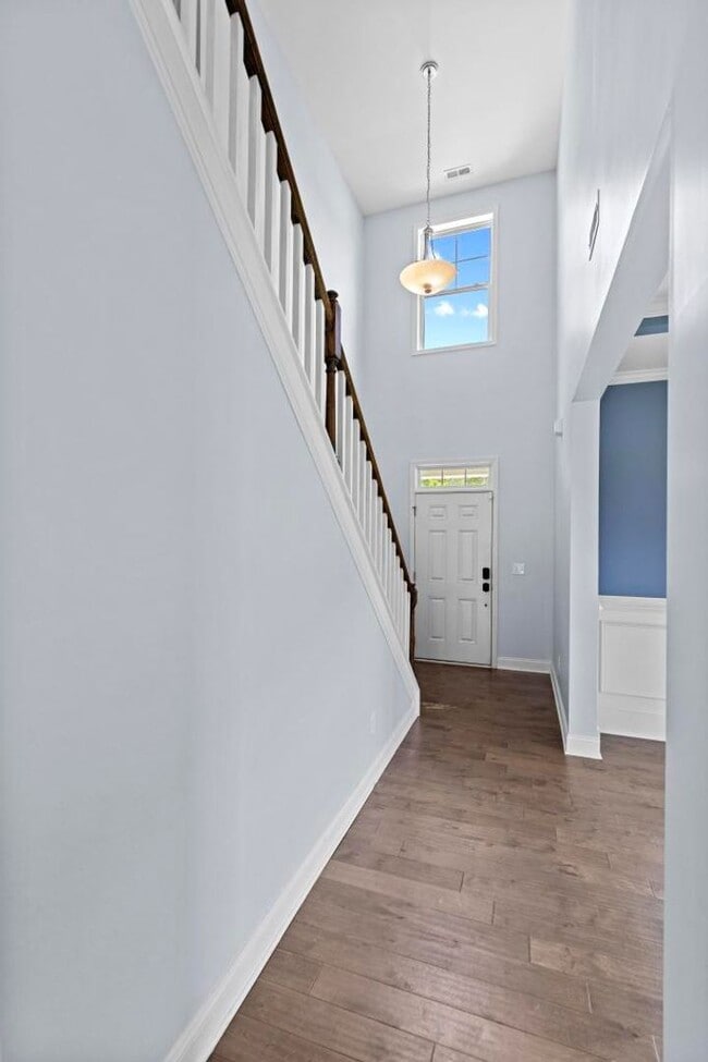 Photo - Beautiful Kitchen, Fenced Yard, Community Pool – Welcome Home!
