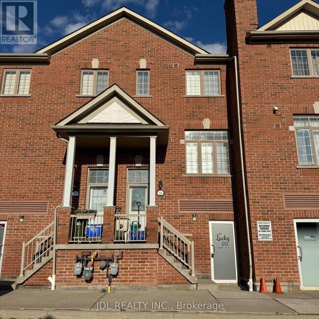 Photo - 10 Greensborough Village Cir