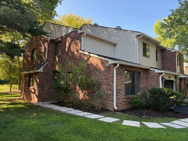 Photo - 101 Elgin Ct