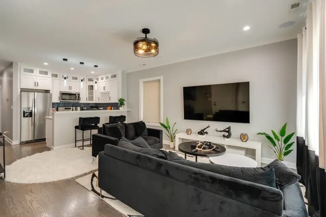 Photo - 4634 S Langley Ave Unit 1