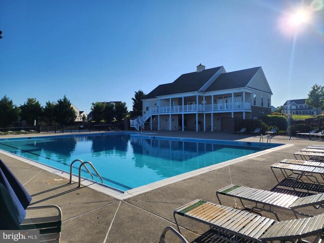 Building Photo - 477 Husky Trl