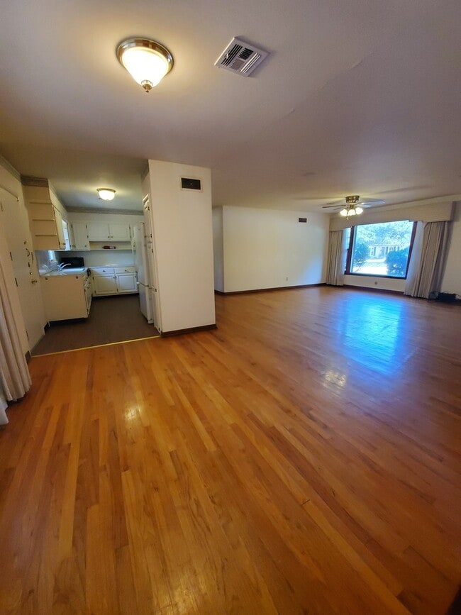 Photo - PRELEASING for Mid-August 2026! (3) Bed/(2...