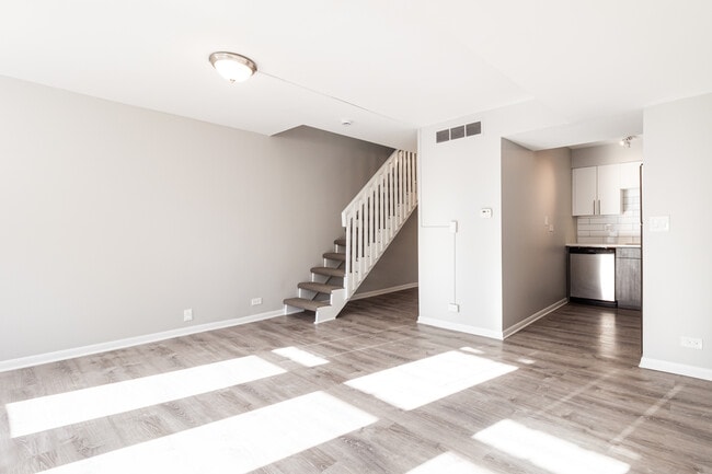 Photo - 745 W Gordon Ter Unit 206