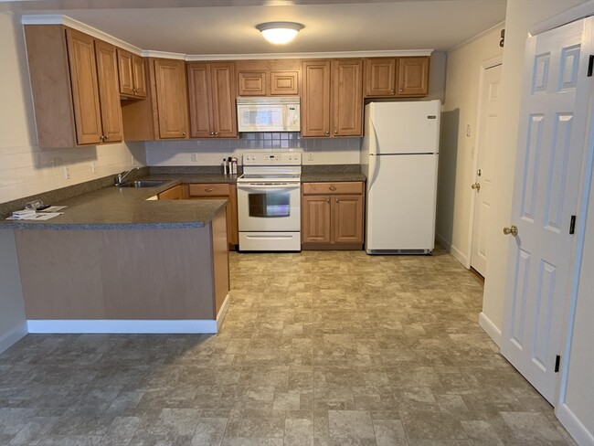 Building Photo - 23 Elm St Unit 1