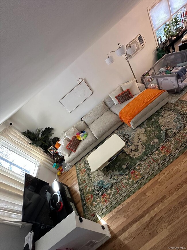 Photo - 615 Bronx River Rd