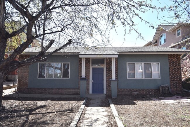 Building Photo - Preleasing One Bedroom on the Hill