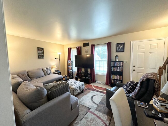 Photo - 3 Bedroom 1.5 Bathroom in Elizabethtown!