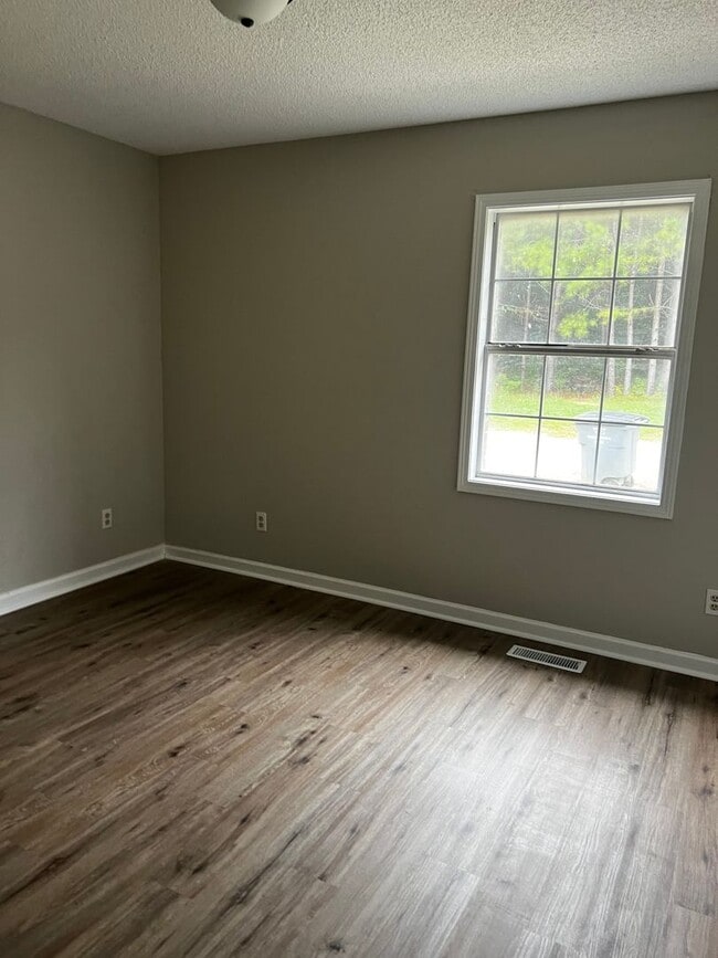 Building Photo - 105 W Moore St Unit 105