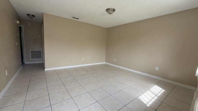 Building Photo - 4253 Moncrief Rd W Unit 2