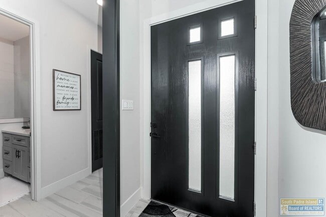 Photo - 100 Torrey Pines Dr