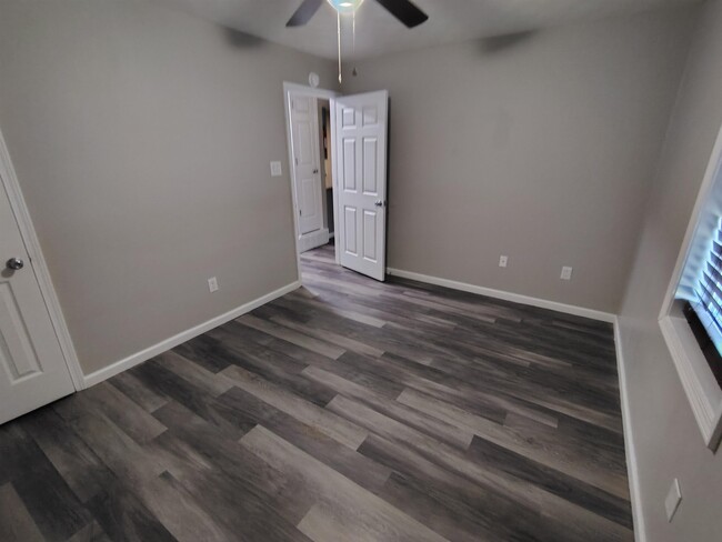 Photo - 802 PENDLETON St Townhome