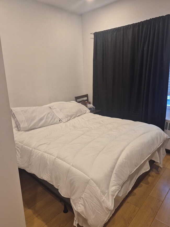 Photo - 5491 Av. Victoria Unit 111