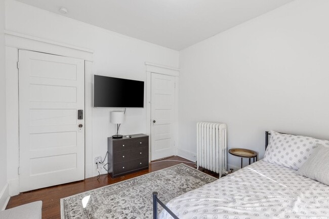 Building Photo - Your home away from home: Discover our ama... Unit 1 - Bed 5