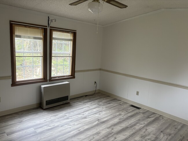 Building Photo - 613 Cushing Rd Rental