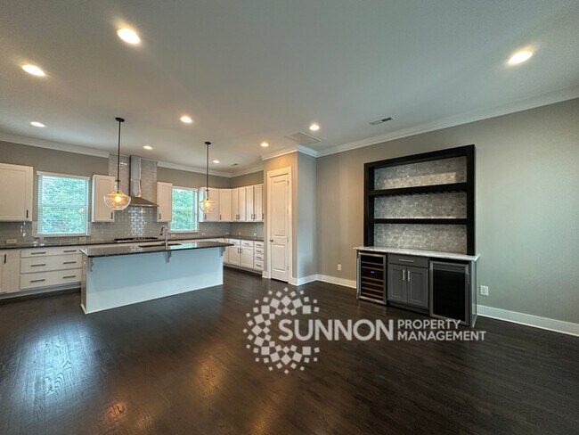 Beautiful 3-Story Townhome in the Heart of the Arts District