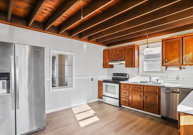 Building Photo - 25 E Baltimore St Rental