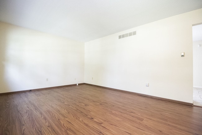 Photo - 4415 Oak Creek Ln