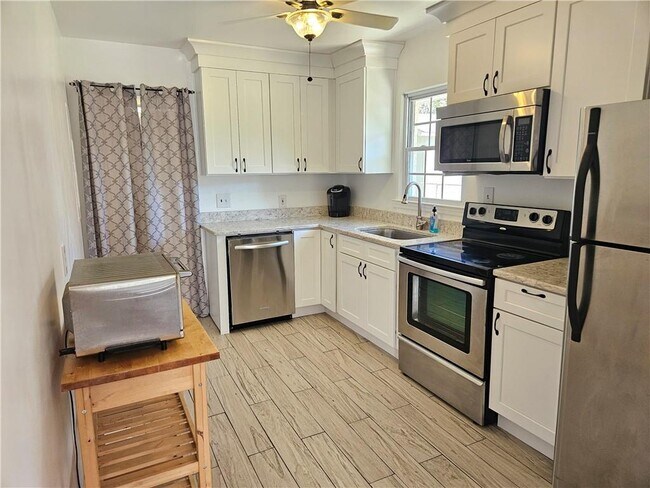 Photo - 173 Nancy Dr SE