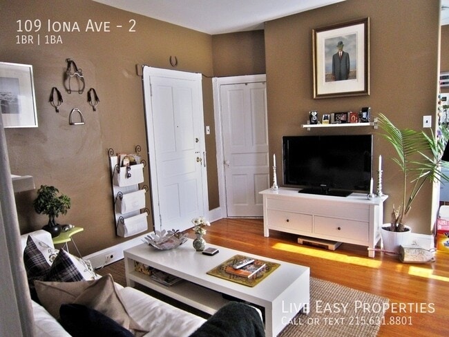 Photo - 109 Iona Ave Unit 2