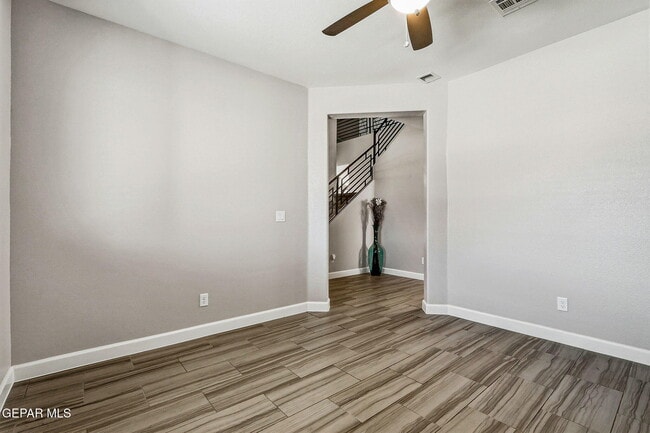 Photo - 13082 Oakhampton Ave