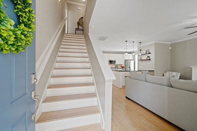 Photo - 1413 W 26th St