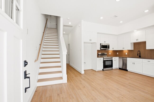 7841 Sunnyhill St