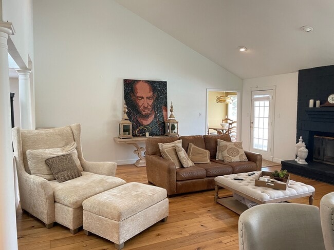 Photo - 10 Riviera Ct