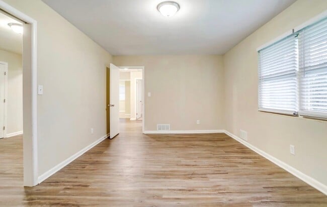 Photo - 2138 Springdale Rd SW