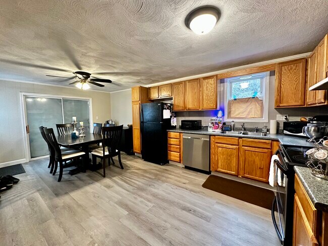 Photo - 91 Staples St Townhome