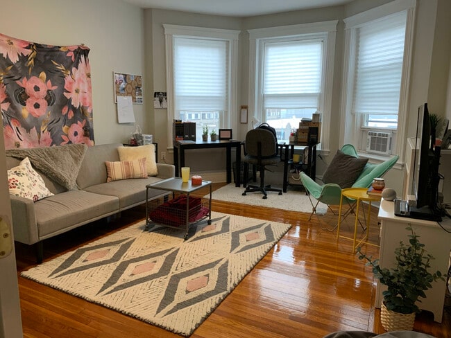 Photo - 1082 Commonwealth Ave Unidad 3