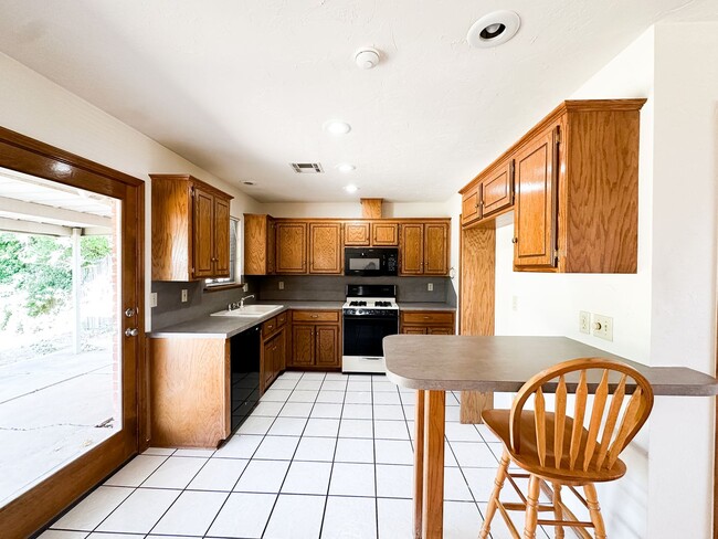 Photo - Spacious 2 Bed Home with Covered Patio, Garage & Prime Location Near OCCC