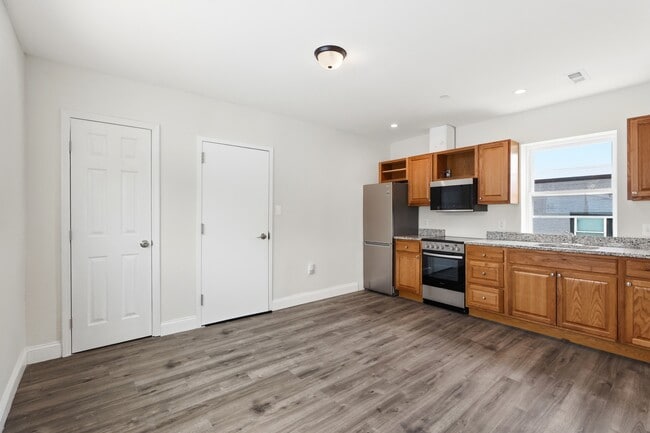 Photo - 4230 6th St SE