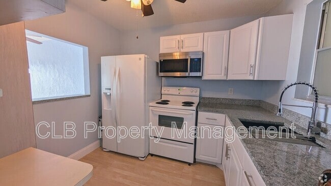Building Photo - 2801 N Halifax Ave Unit Apt 134