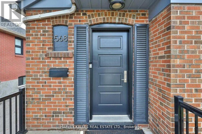 Photo - 568 Northcliffe Blvd