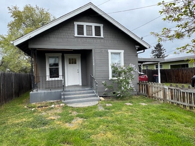 Building Photo - 1114 W 8th St Unit A