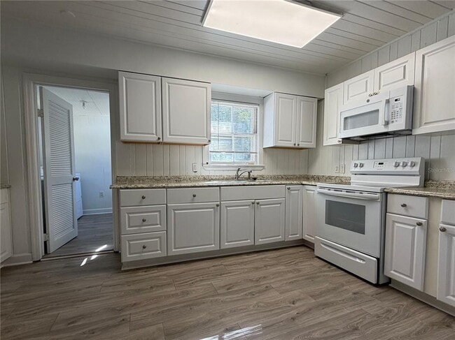 Photo - 1762 32nd St