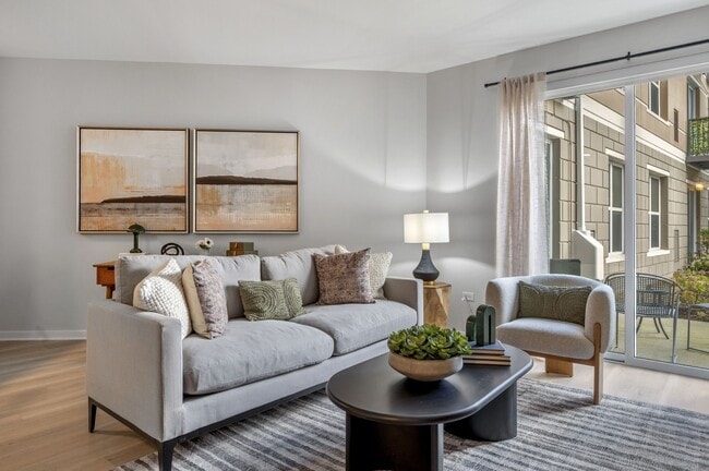 Espacio de sala de estar en Avant at the Arboretum Apartments en Lisle, IL 60532 - Avant at the Arboretum