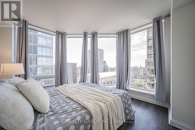 Photo - 155 Yorkville Ave Unité 2014