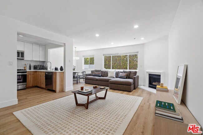 16100 Sunset Blvd Unit 105