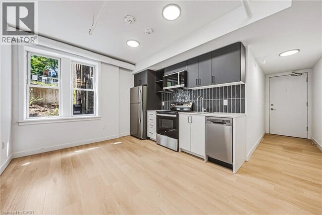 Photo - 325 James St S Unit 208