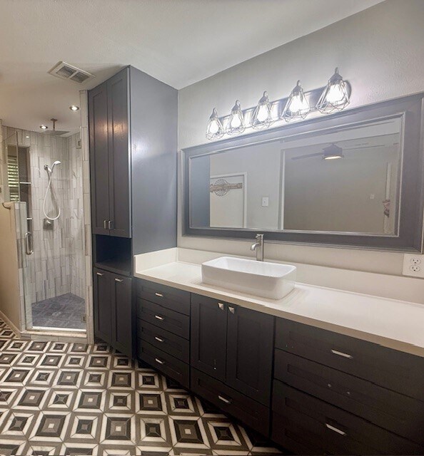 Building Photo - 5019 Oak Forest Dr